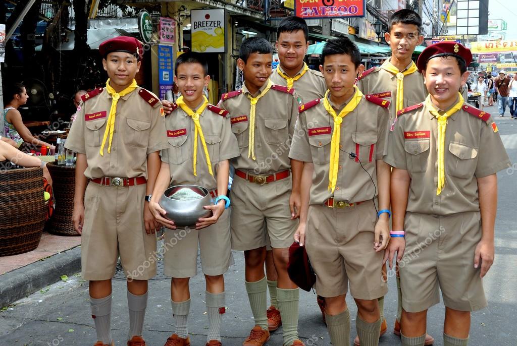 Pramuka Thailand Bantu Pelayanan Jemaah Haji